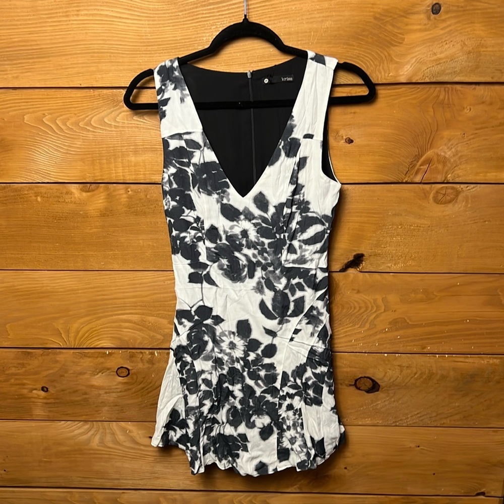Krisa Revolve Brand women’s black white floral blouse double layer XS Sleeveless